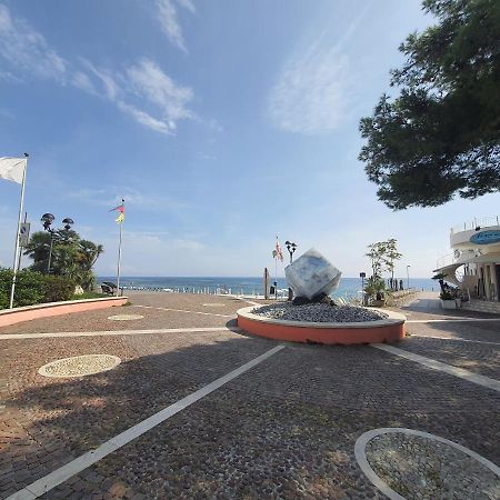 Appartamento In Centro A 30M Dal Mare Spotorno Εξωτερικό φωτογραφία